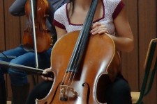 Mina, druga violina, na Čukarici