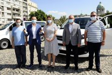 Zamenik gradonačelnika Vesić uručio ključeve novih vozila Centru