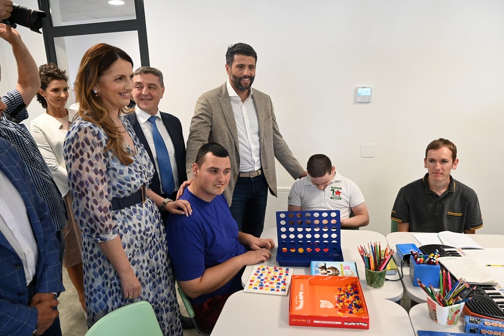 Gradonačelnik Šapić otvorio novoizgrađeni Centar za smeštaj dece i omladine ometene u razvoju u Barajevu